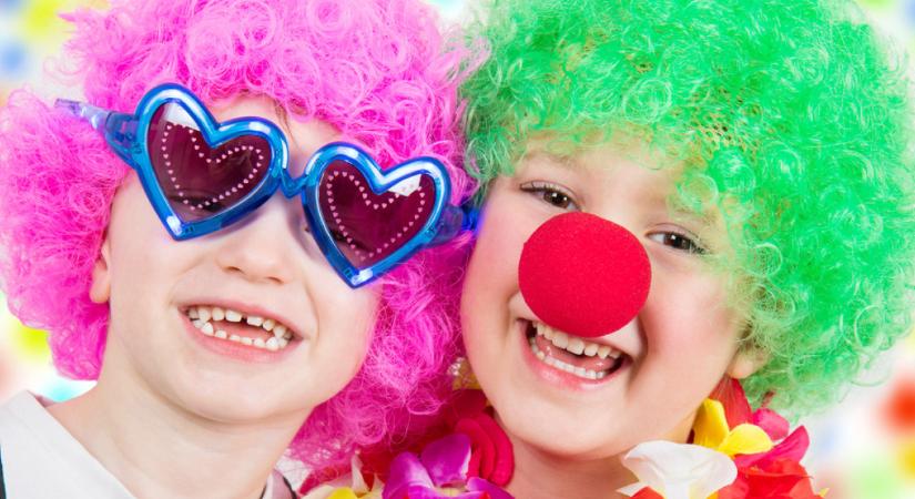 Gyúlékony maszkok és égő parókák nyomában: országos razzia indul