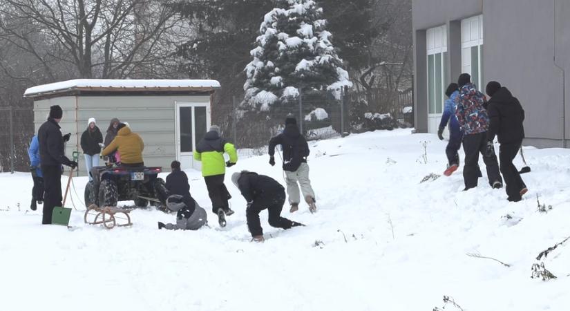 Csapatépítő hócsata a Tungsram SE szervezésében