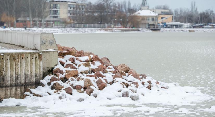 Velencei-tó: jégbe fagyott centik - mennyi most?