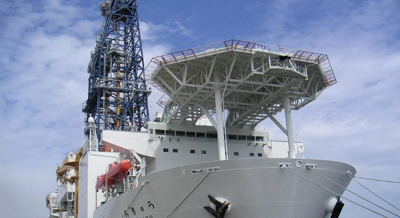 Hajsza a ritkaföldfémek után: Japán inkább tengeralatti iszapban kutat, minthogy kiszolgáltassa magát Kínának