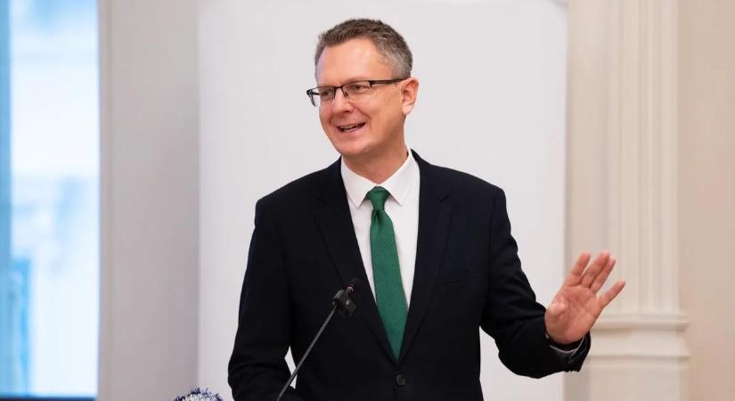 Itt a nagy bejelentés: újjáéledt a baloldali Jurassic Park