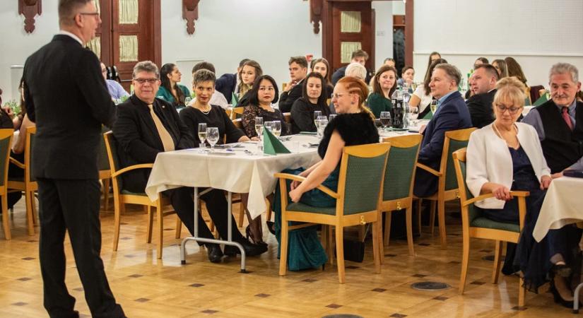 Fergeteges bált tartott az Eraklin Táncklub Egyesület