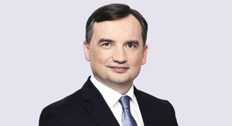 Ennek a 26 bűncselekménnyel vádolt lengyel politikusnak adott menedéket Orbán