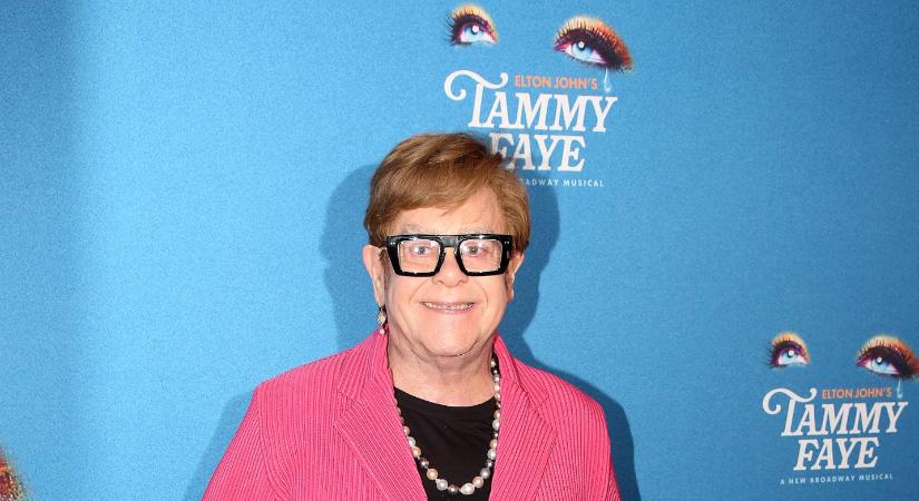 Ritka családi fotón mutatta meg a fiait Elton John és a férje