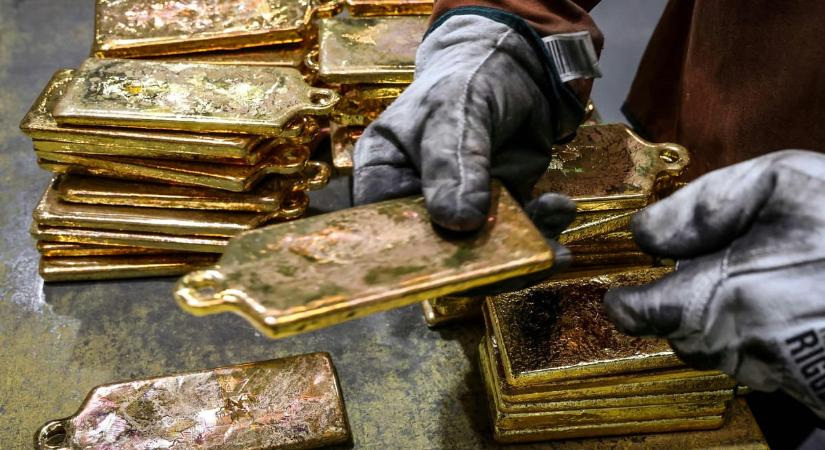 Új csúcsra lökte az arany árát az, hogy büntetőeljárás indult a Trump által kipécézett amerikai jegybankelnök ellen