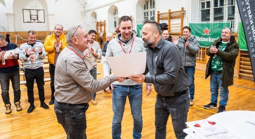 Snapszer verseny Sopronban