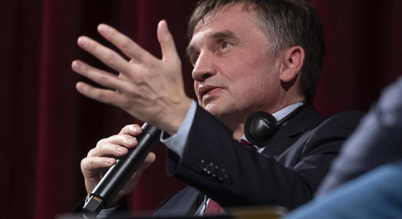 Az a volt lengyel miniszter kért menedékjogot Magyarországon, akit 17 milliárd forintnyi költségvetési pénz szabálytalan elköltése miatt keresnek a hatóságok