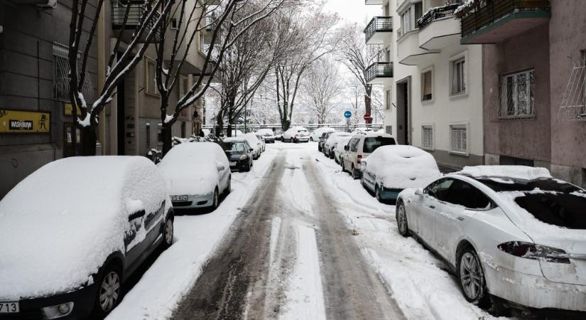Nyugaton ónos eső, keleten extrém hideg miatt adtak ki figyelmeztetést