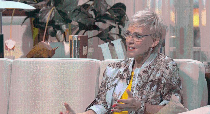 Itt vannak Jakupcsek Gabriella pikáns combjai – megnyalod mind a tíz ujjad