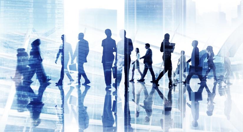 Ügyvezetés ellátása megbízással: minősülhet ez tartós megbízási jogviszonynak?