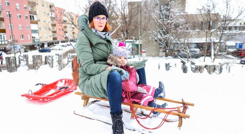 Erre várt mindenki, végre elő lehetett venni a szánkót