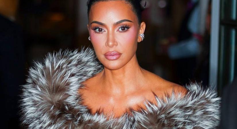 A hét szettje: Kim Kardashian imádja ezt az extravagáns téli trendet