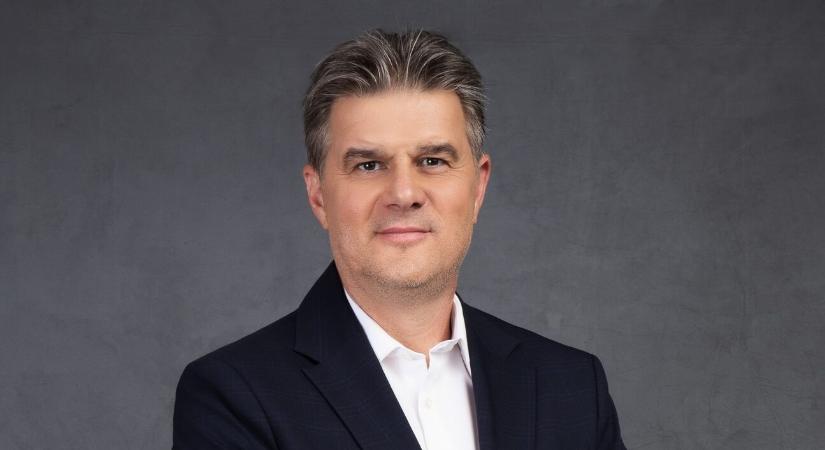 Ez az eredeti szakmája a Kincsvadászok Fertőszögi Péterének