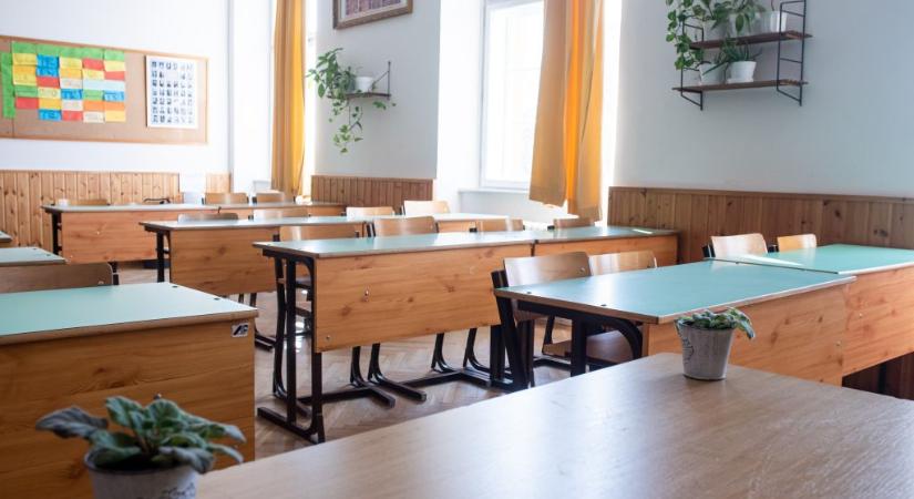 Akár 0 százalék is lehet a pedagógusoknak beígért béremelés – kongatja a vészharangot a PDSZ