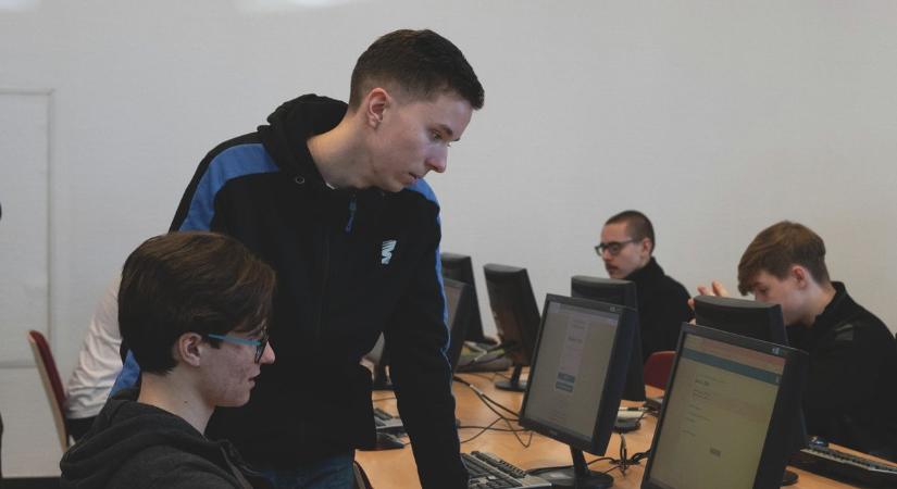 Szakmai megmérettetés: több száz diák méri össze tudását a városban