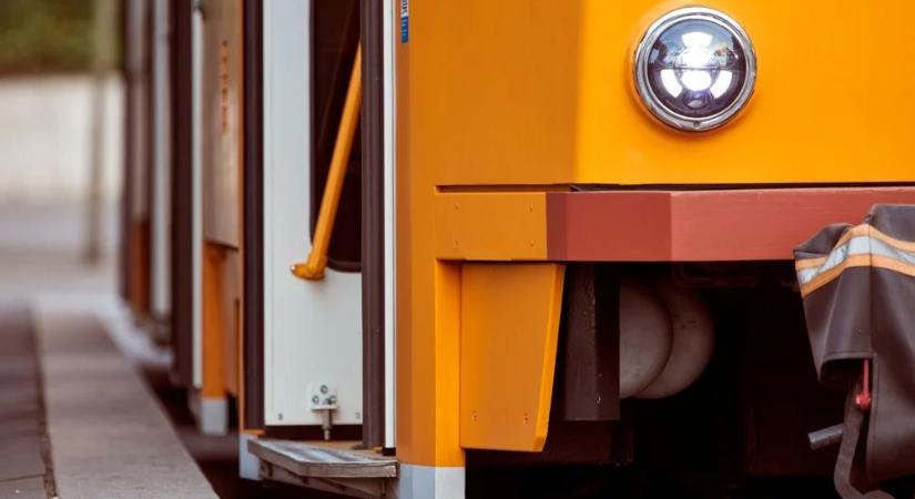 Sokkoló támadás a villamoson: Brutálisan megvertek két nőt – nyomoz a rendőrség