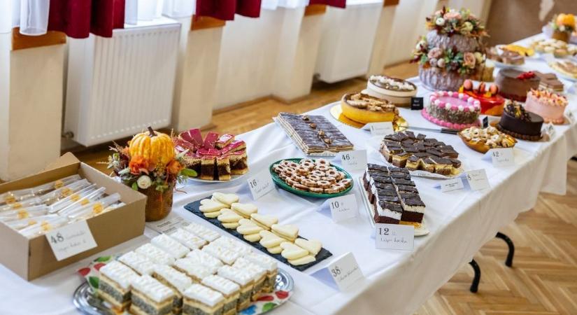 Több mint 1 millió forintot gyűjtöttek a múlt héten leégett enyingi családi ház lakóinak