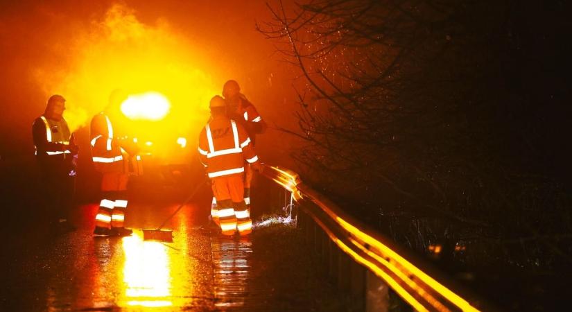 Lángokba borult az autó, majdnem a ház is kigyulladt Kaposváron