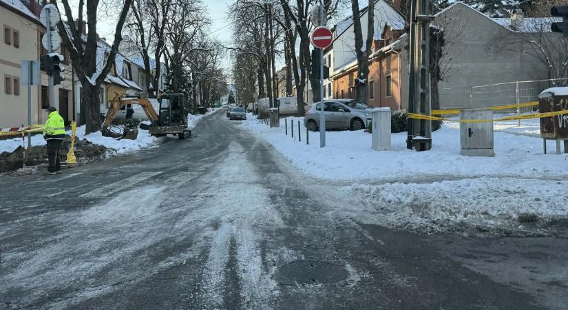 Ideiglenes lezárás a Vörösmarty utcában