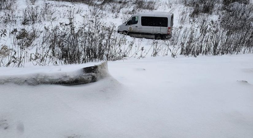 Balesetet szenvedtek Rácz Andrásék Lviv mellett