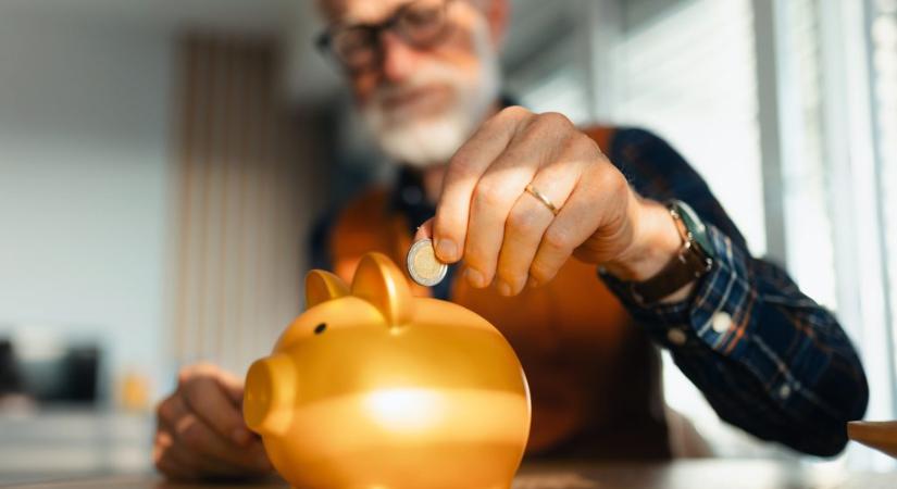 Biztosdöntés: sokan elkövethetik ezt a hibát a 13. és 14. havi nyugdíjnál