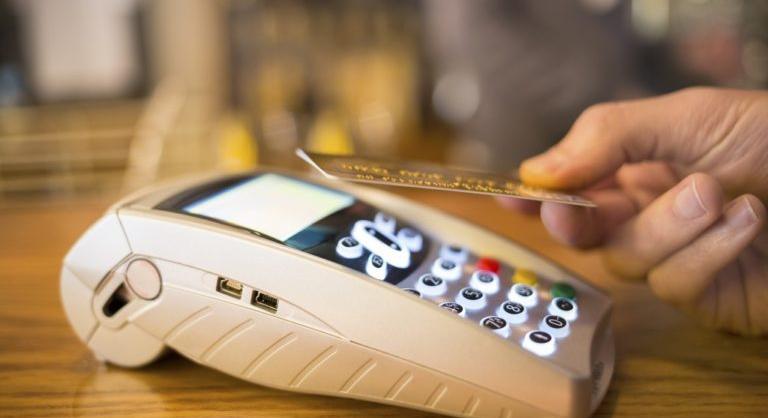 Hamarosan véget ér a kizárólagos készpénzfizetés Szlovákiában