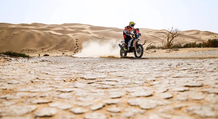 Dakar: a motorosoknál élre állt a „fekete ló” Luciano Benavides