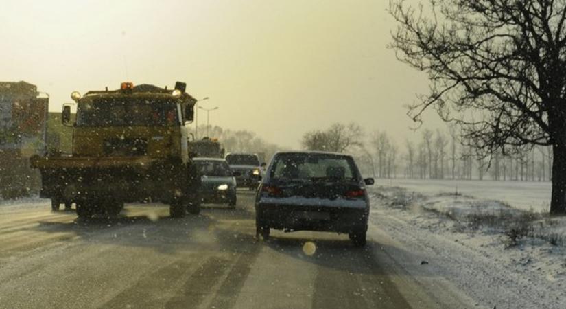 Aki teheti, holnap ne induljon útnak – több magyarlakta járásban riasztást adtak ki a szélsőséges időjárás miatt
