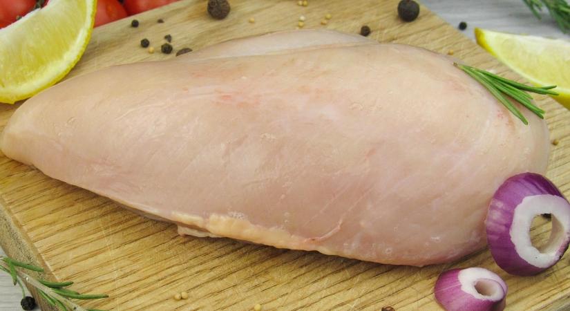 Olcsóbb lesz a magyar friss csirkehús