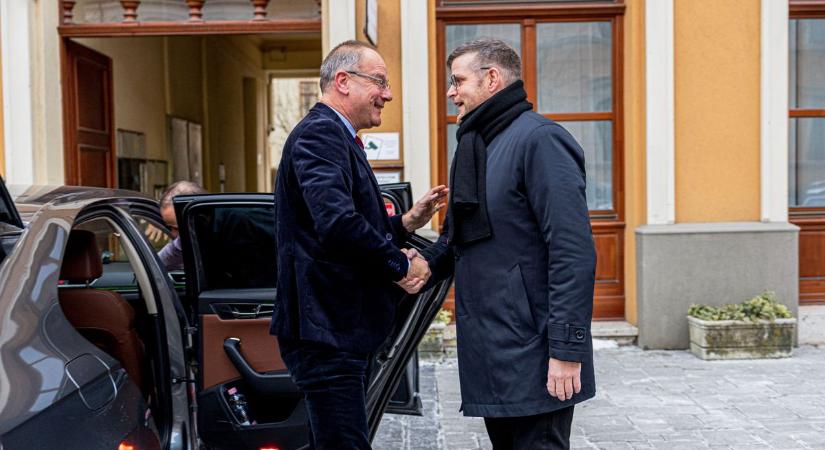 Szombathelyre érkezett Navracsics Tibor