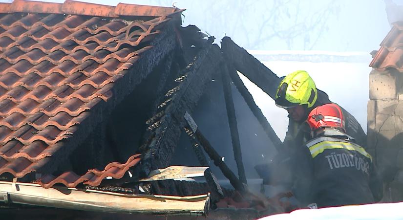 A postás miatt a kapuba kiszaladt szomszéd vette észre a Szent István utcai tüzet