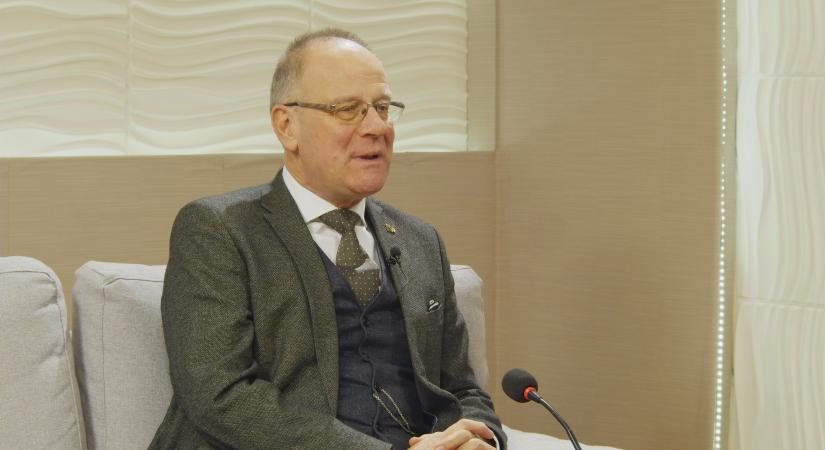 „Ha a gazdasági folyamatok térségiek, akkor legyenek a fejlesztések is térségiek” – Interjú Navracsics Tibor miniszterrel