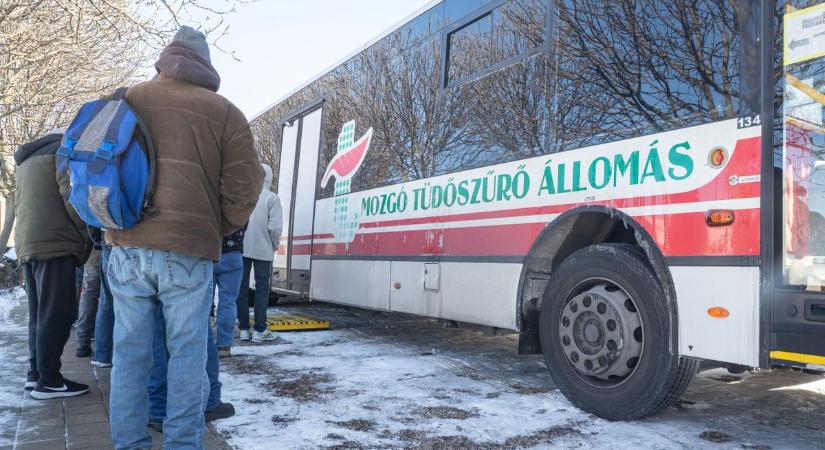 Minden ember számít: sok a sérült és beteg a hajléktalanszállón - így segíthetünk!