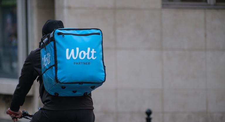 Érdemes résen lenni az ételrendelésnél, ideiglenes extra díjat számol fel a Wolt