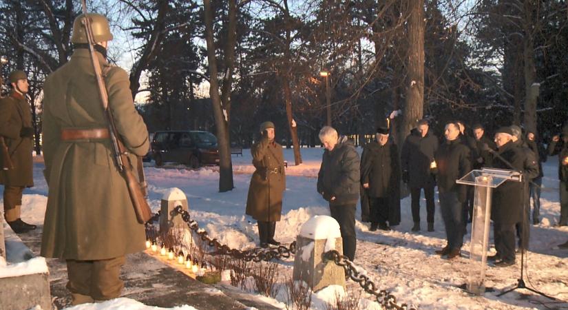 Gyertyagyújtással emlékeztek a doni katasztrófa hőseire Debrecenben