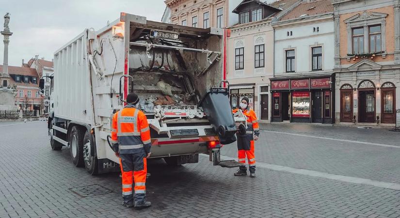 Videón, ahogy egy kukásautó áttörte a betonelválasztót az M3-ason