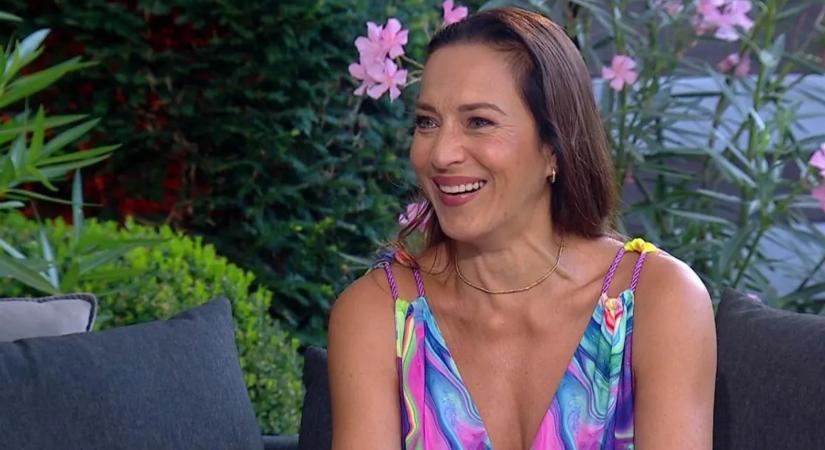 Nem hiszed el! Bikiniben úszott a hóban Fésűs Nelly - Videó