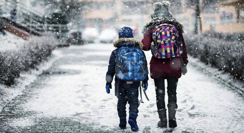 Közel 30 iskolában rendeltek el rendkívüli szünetet a hideg miatt