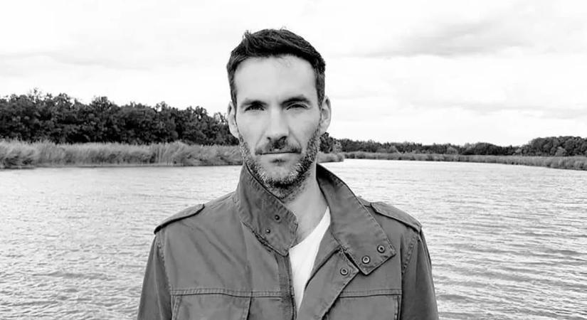 „Egy pékségben mostam fel, amikor elfogyott a pénzem”: Sokak kedvenc bandájának énekese döbbenetes vallomást tett