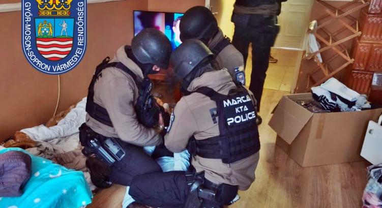 Emberrablással kényszerítették hitelfelvételre a győri fiatalt