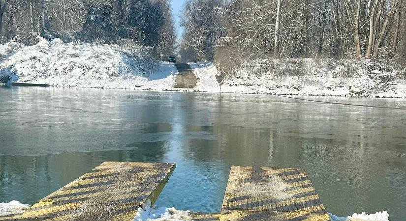 Nem jár a mindszenti komp