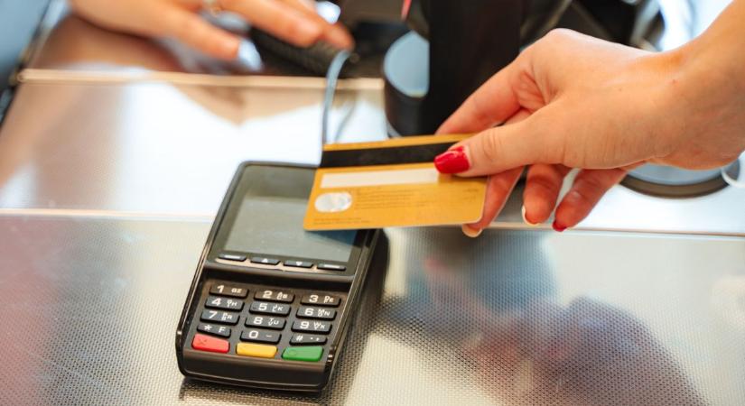 Rekordpénzek mozognak Magyarországon, máris elkezdték megcsapolni: az egyik legnagyobb bank 7,5 milliárd forintot védett meg