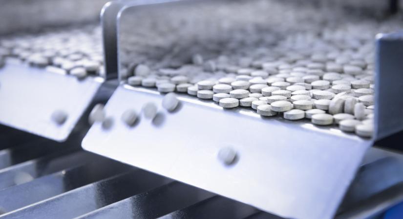 Gigászi felvásárlásokra készül a gyógyszeróriás