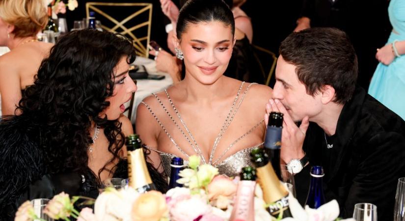 Kylie Jenner is puszilkodott volna Timothée Chalamet kolléganőjével, de utóbbi elfordította a fejét