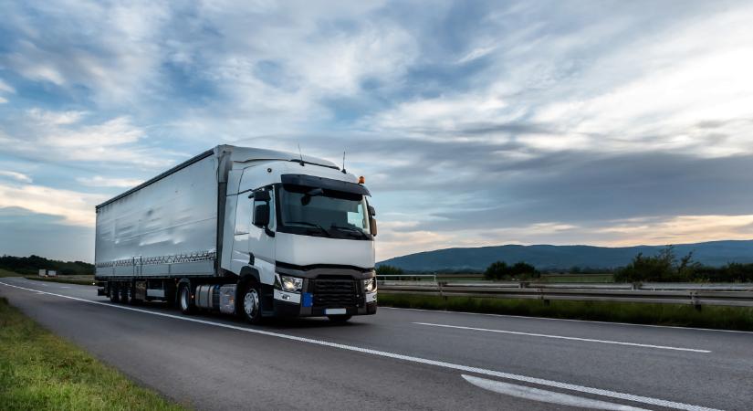 Komoly korlátozások jönnek az utakon az ónos eső miatt, a katasztrófavédelem közleményt adott ki