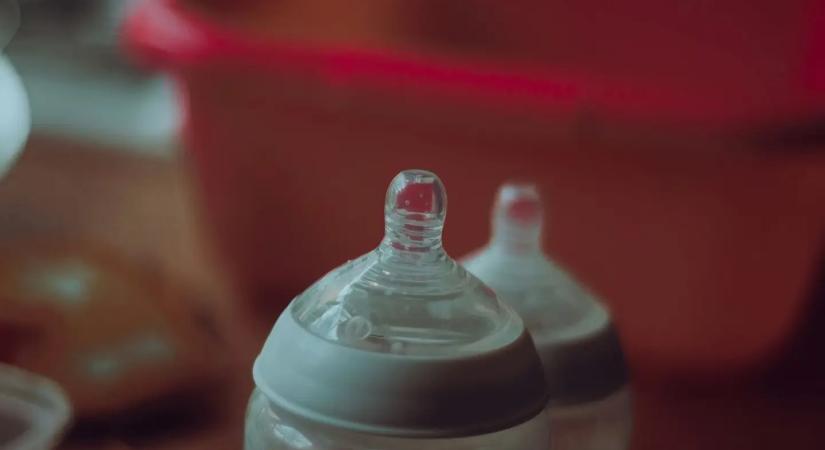 A Nestlé visszahívta, de a kiskereskedelemben továbbra is árulják: nem biztonságos bébiételeket fedtek fel Ukrajnában