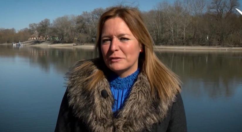 Így néz ki Vitályos Eszter testvére, a hasonlóság őrületes, összekevered őket hirtelen, a Fidesz Kongresszuson álltak egymás mellé