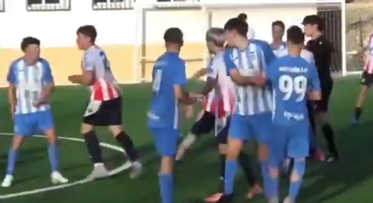 Elképesztő brutalitás a gyerekfutballban, a szülők is beszálltak a csihipuhiba