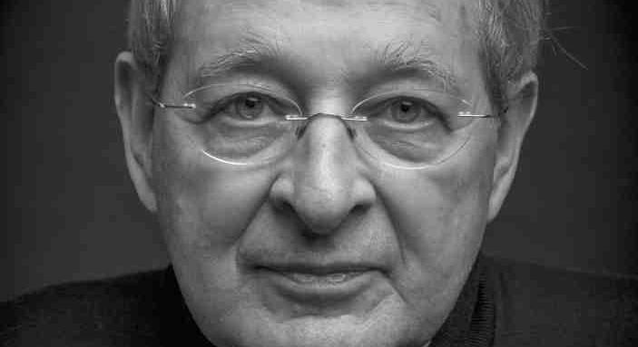 „…VISZ AZ ERŐ ÉS ÁTFORDÍT…” Nádas Péter: Halott barátaim / Sárközy és Társai Könyvkiadó