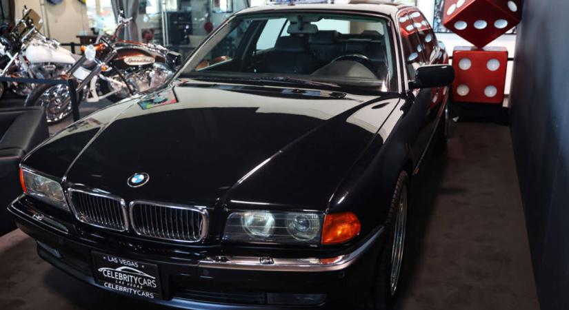 Eladó a 7-es BMW, amelyben lelőtték Tupac Shakurt